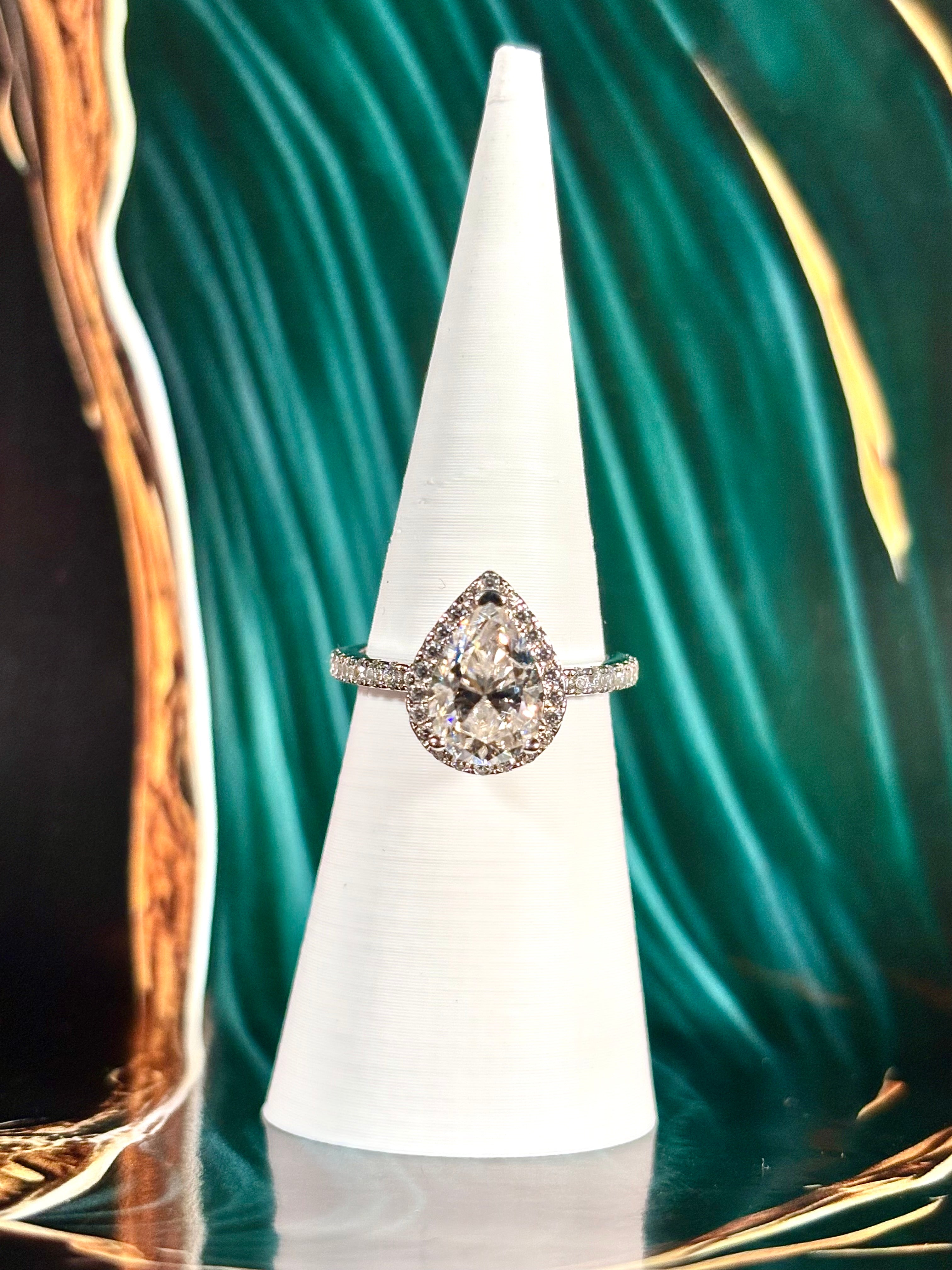 Teardrop - Moissanite Ring in 925 Silver